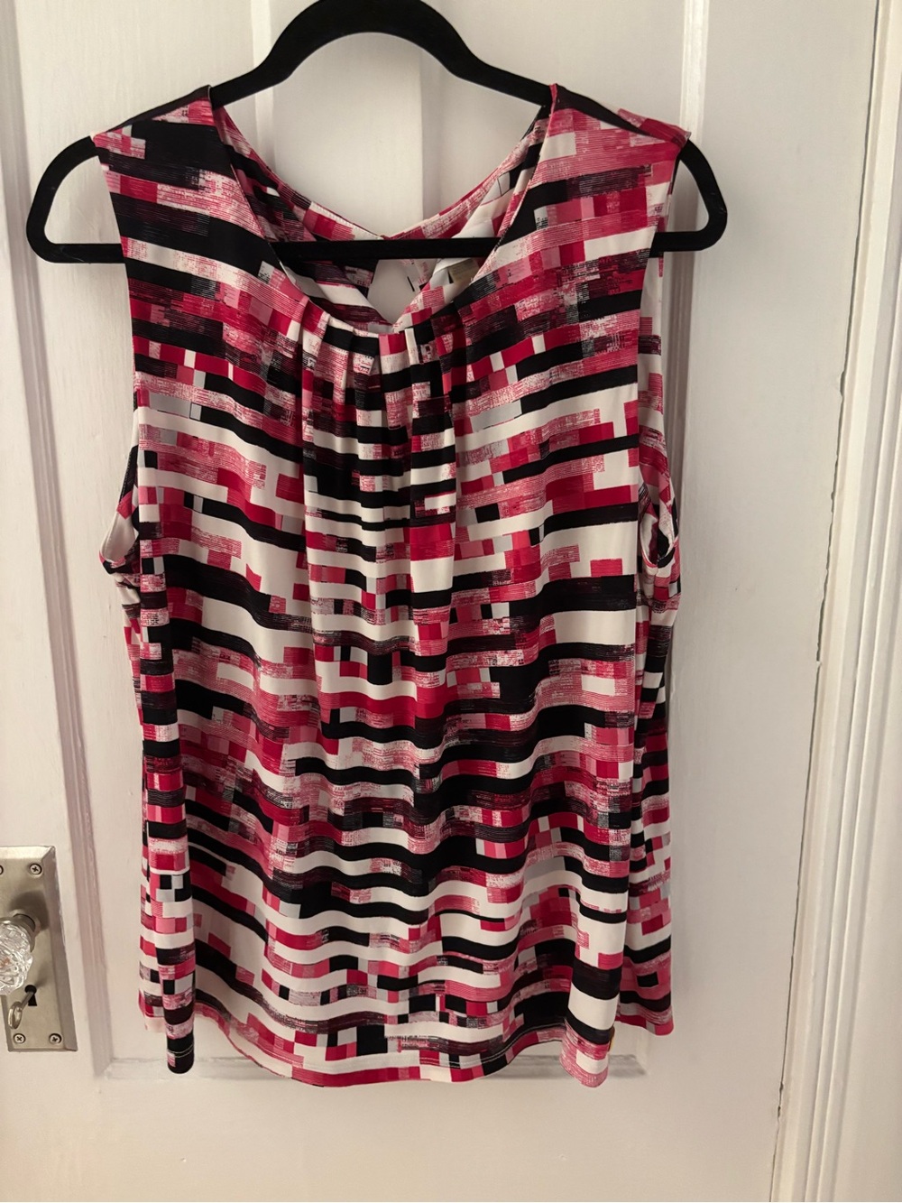 Sleeveless Printed V-Neck Top in Pink, Red, black & White